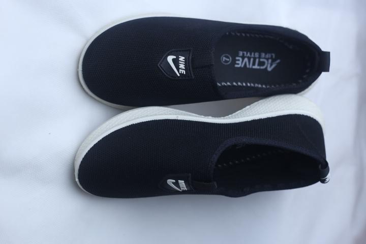 Women's Black Rexine Casual Slip-On Pumps