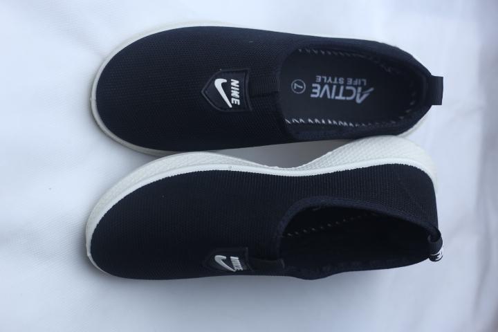 Women's Black Rexine Casual Slip-On Pumps